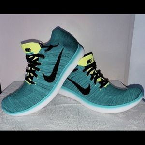 NWOT or box. Nike Free Rn Flyknit 2016